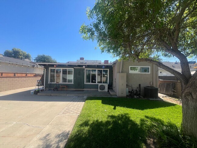 Building Photo - Home with a Cabin Style Family room and backyard Oasis