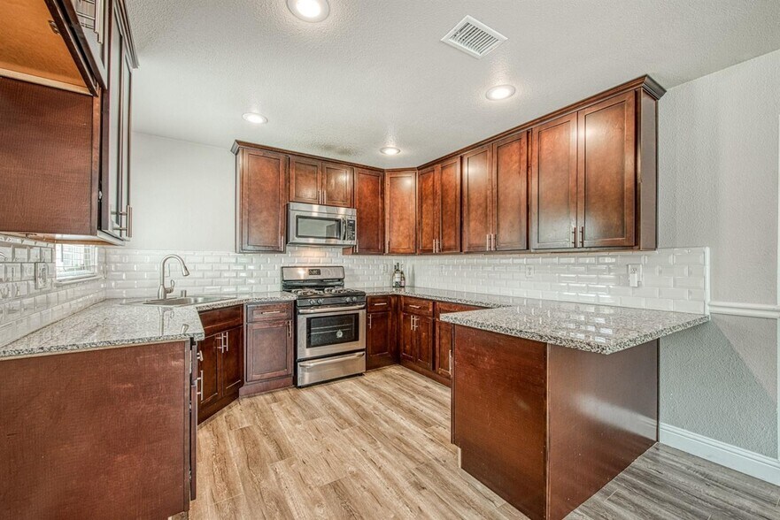 Building Photo - 2234 E Rialto Ave