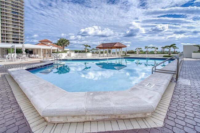 Building Photo - 20185 E Country Club Dr