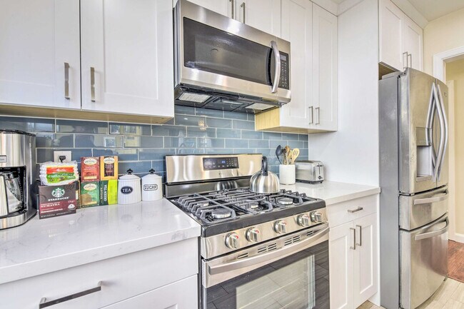 Building Photo - 532 52nd St