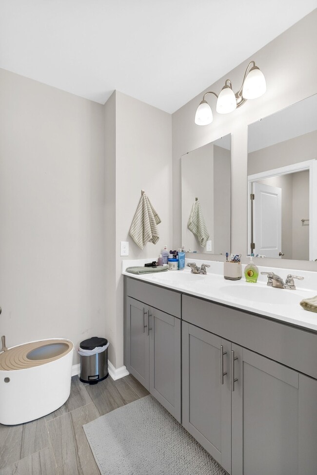 Building Photo - 376 Brennan Dr