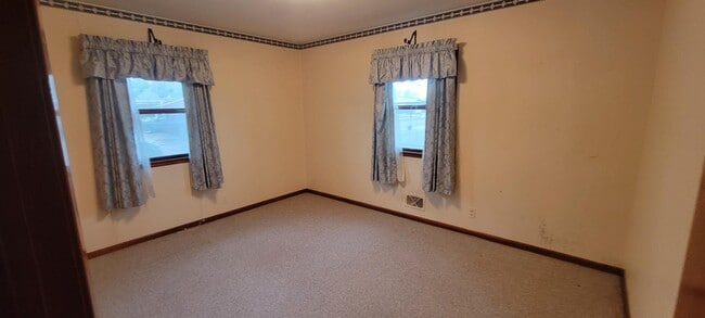 Building Photo - 421 Prentis Ave