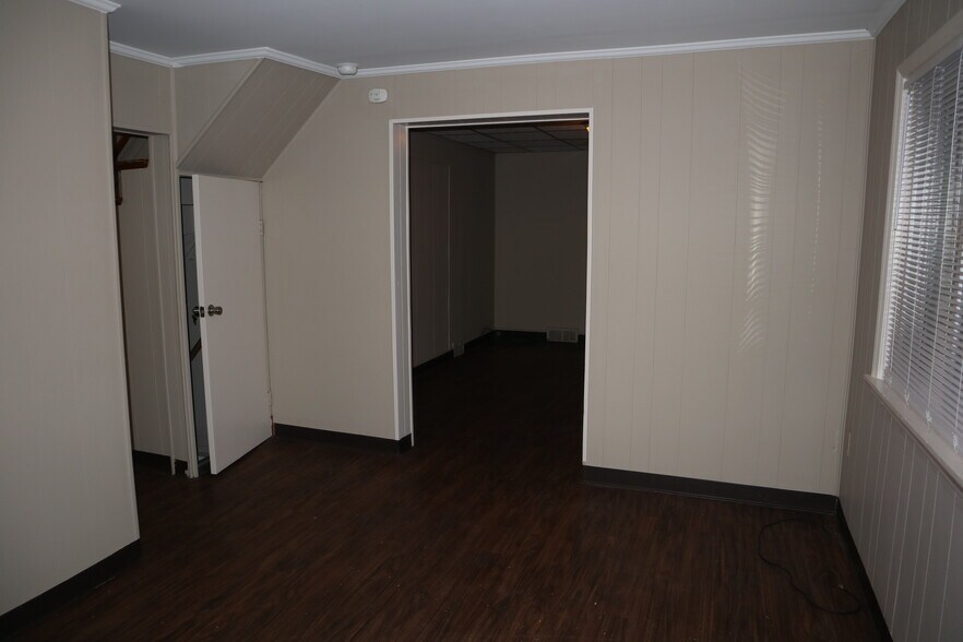 Building Photo - 523 East St