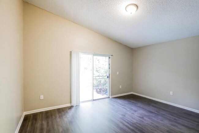 Building Photo - 5550 NW 49th Ave