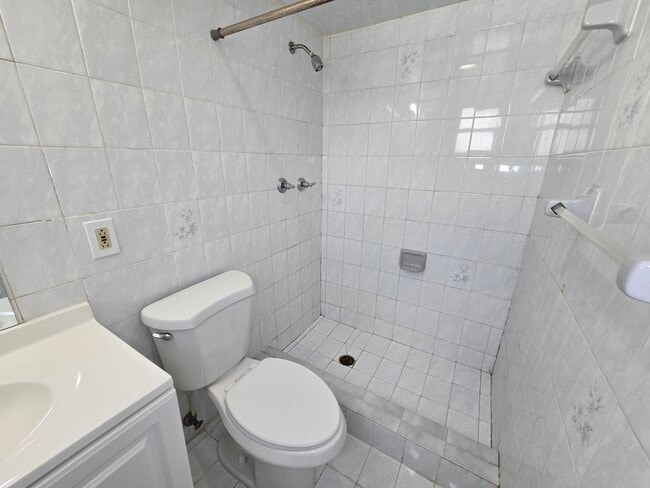 Building Photo - 120 ROYAL PALM Rd