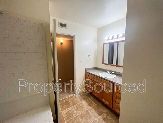 Building Photo - 320 E Granada Way