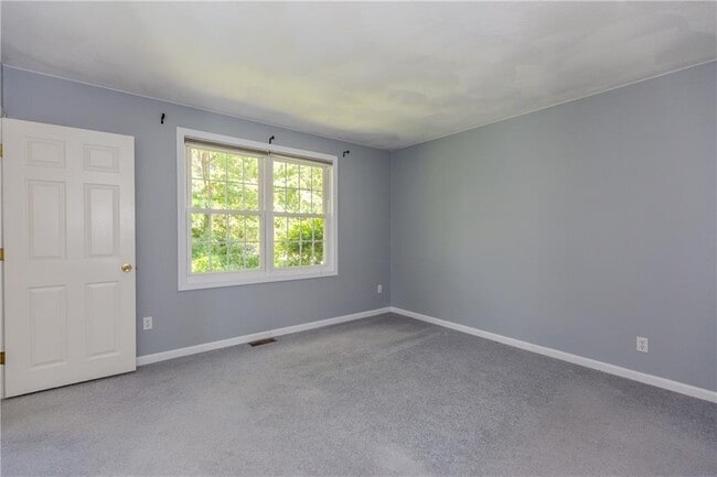 Building Photo - 102 Clinton Dr