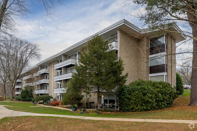 7500 Spring Lake Dr - Spring Lake Garden Condomimium