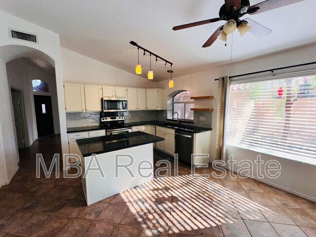 Building Photo - 4463 E South Fork Dr