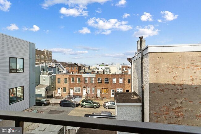 Building Photo - 1221 E Berks St