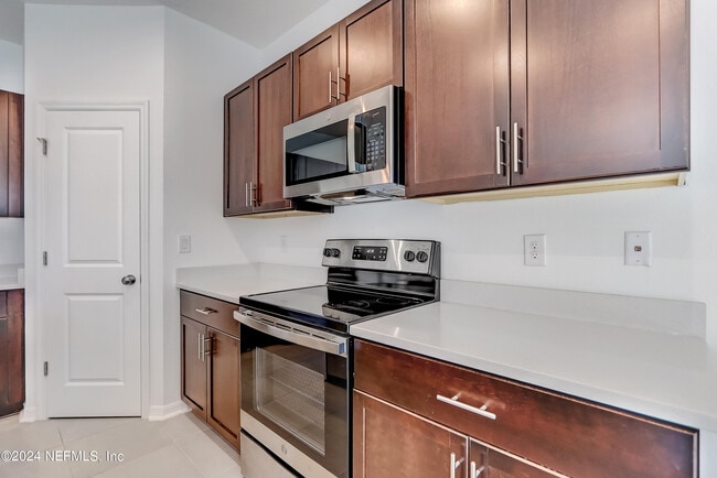 Building Photo - 13115 Annie’s Walk Dr