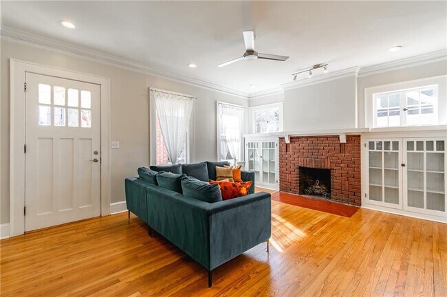 Building Photo - 628 Cooledge Ave NE