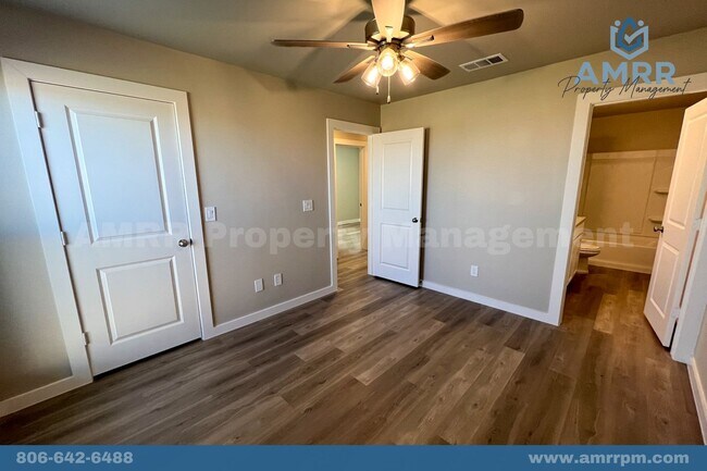 Building Photo - 3 Bedroom Townhome In Harvest Wolfforth!