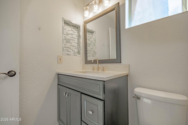 Building Photo - 1401 S 80th St