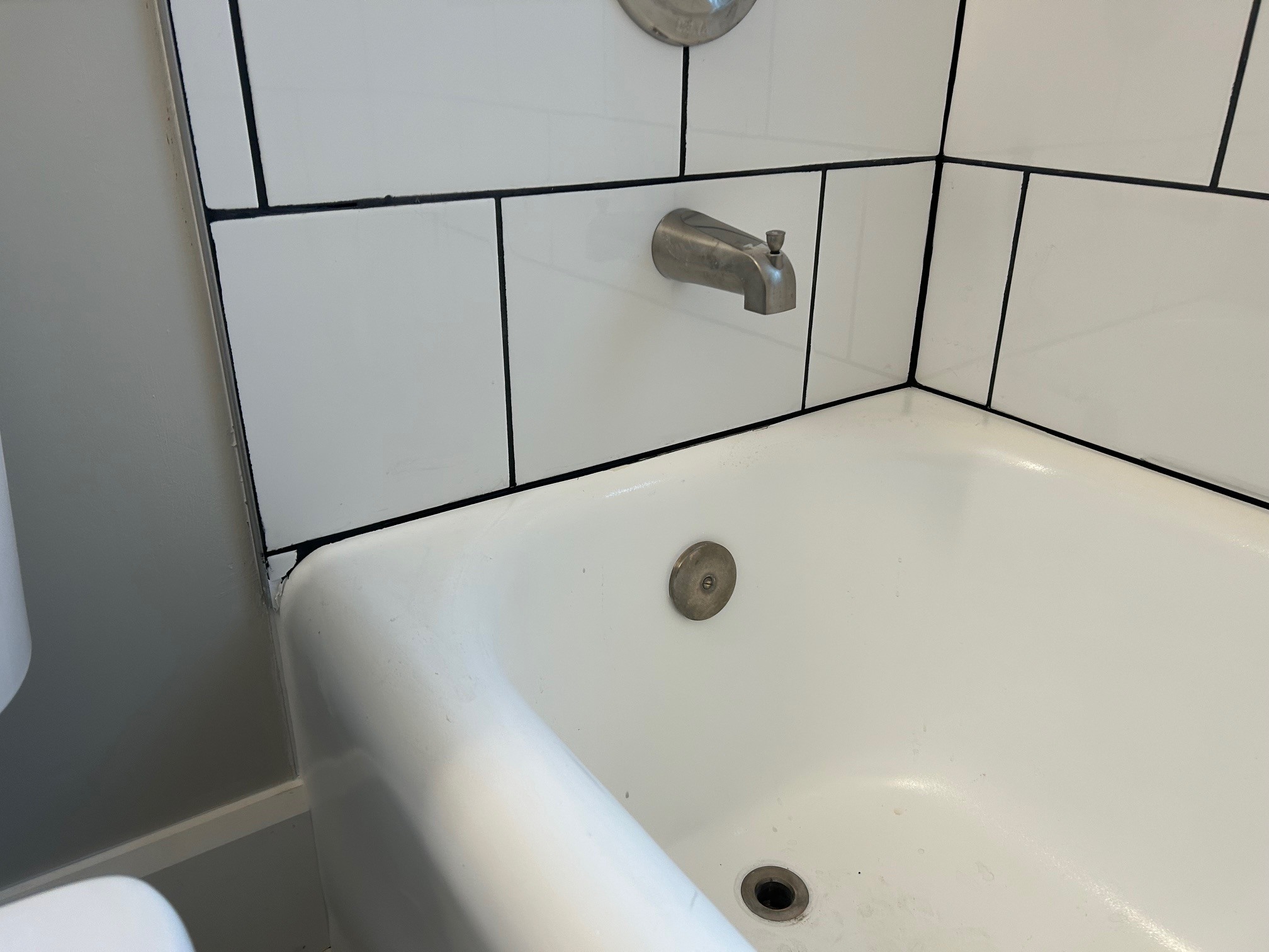 Building Photo - 2624 Woodlawn Ave