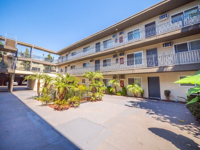 Interior Photo - 271 Parke St