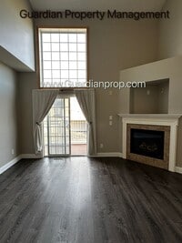Building Photo - Maple Grove 2 Bedroom Town Home, 2 Car Gar...