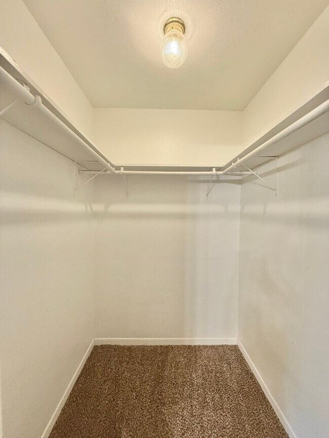 Building Photo - Langley Westminster Duplex