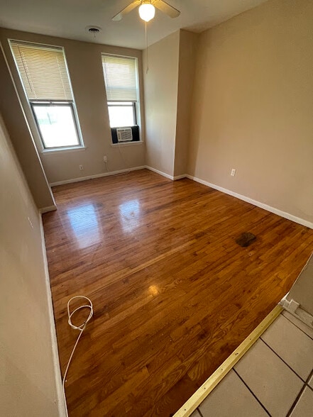 2148 N Carlisle Apt 2 - Living Room - 2148 N Carlisle St