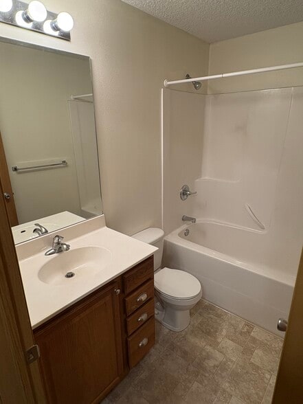 Building Photo - 806 Waldo St