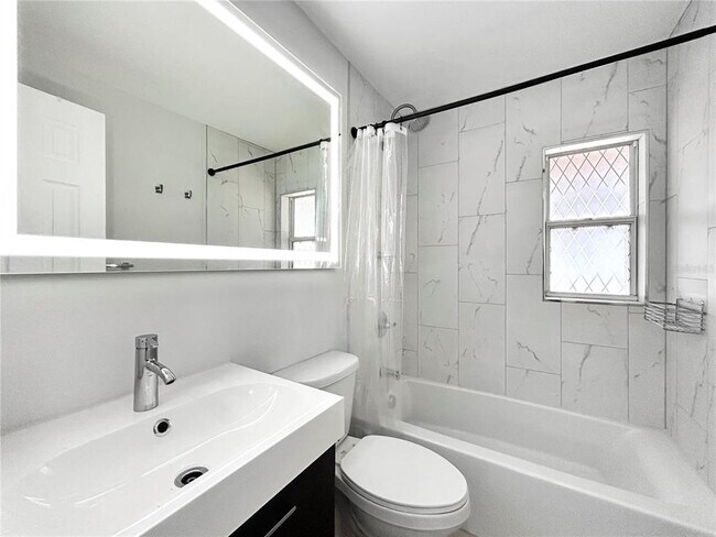 Building Photo - 2404 N Ramona Cir