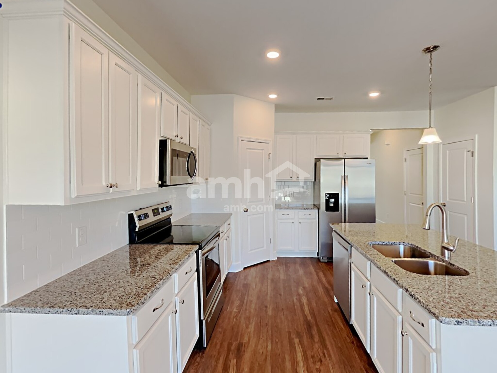 Building Photo - 950 Colonnade Dr