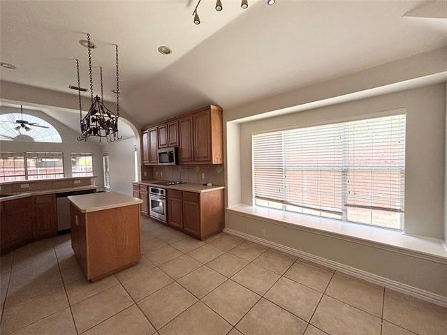 Building Photo - 15881 Grove Crest Dr