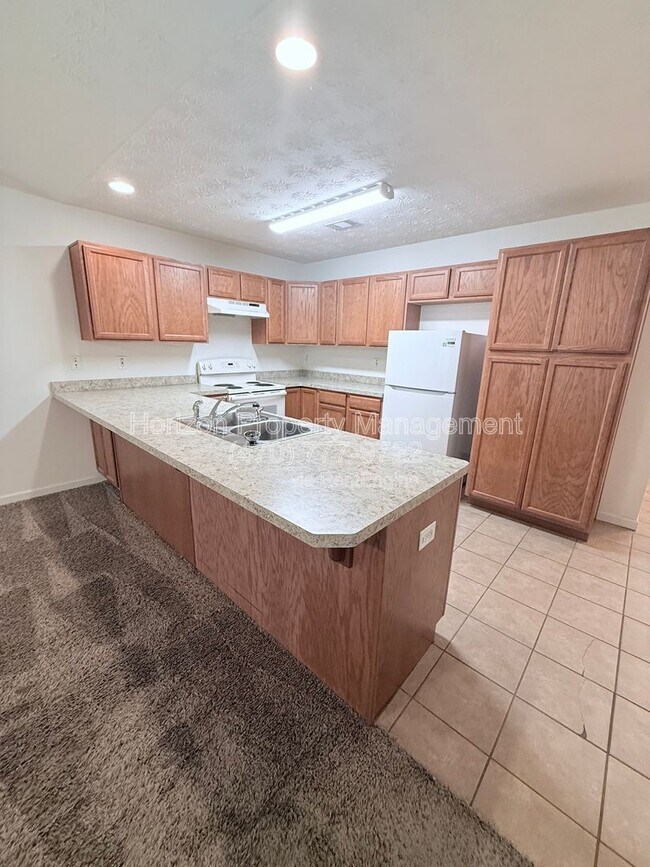 Building Photo - 4019 Hidden Hollow Dr