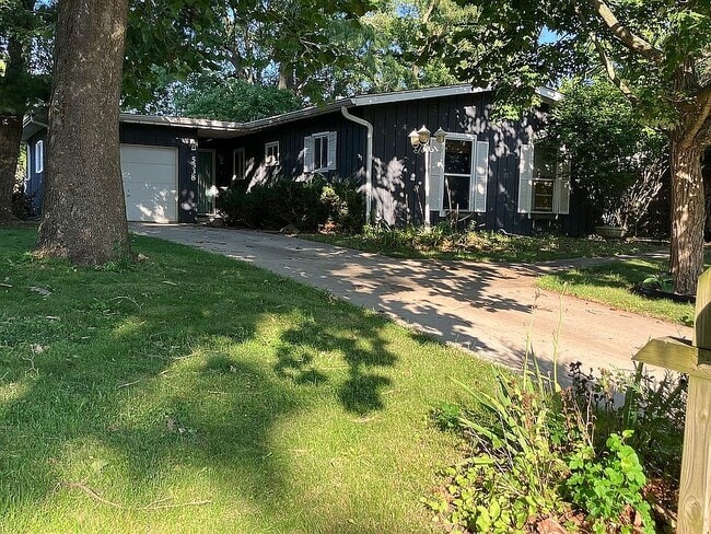 Building Photo - 5338 N Stephen Dr