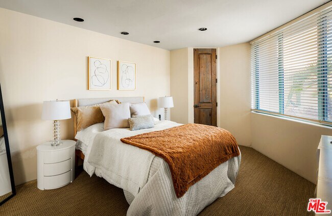 Building Photo - 136 Netas Dr