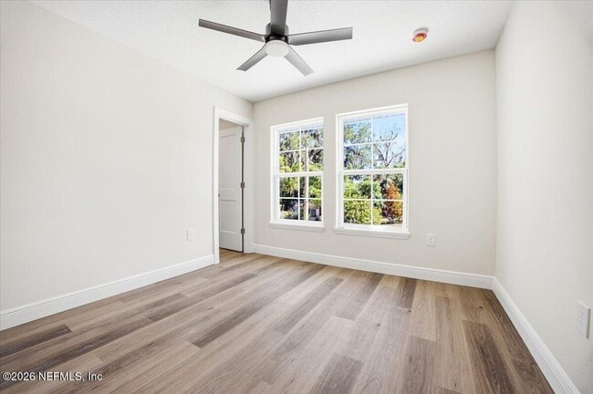 Building Photo - 206 W Fox St