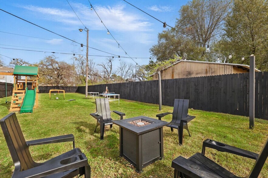 Building Photo - 2336 Minnie St