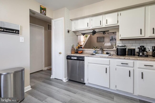 Building Photo - 9308 Canterbury Riding