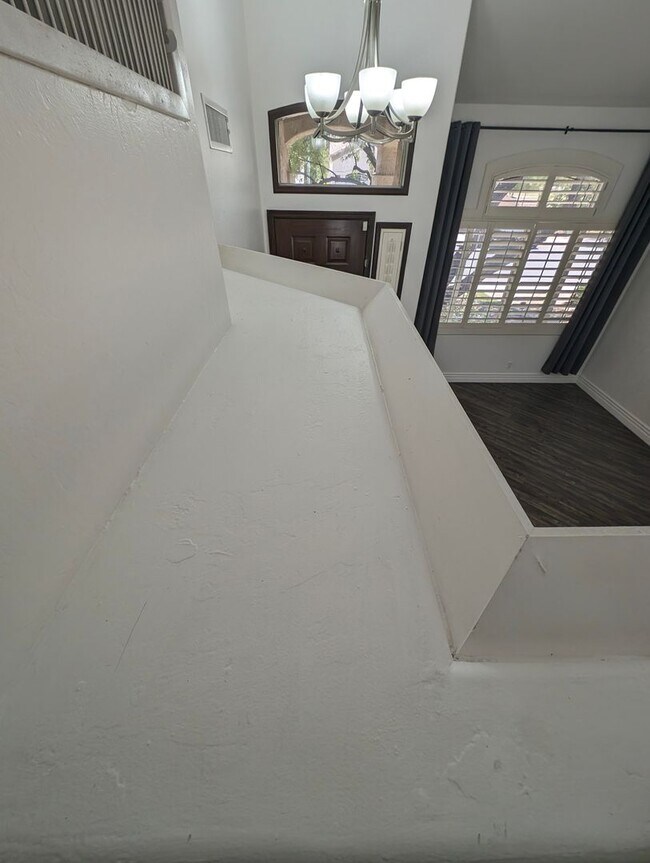 Building Photo - BEAUTIFUL executive style home w/ entertainer's dream backyard!