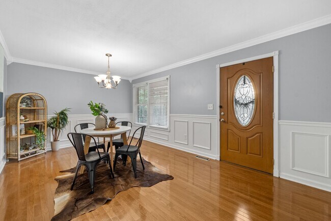 Building Photo - 114 Hickory Hill Dr