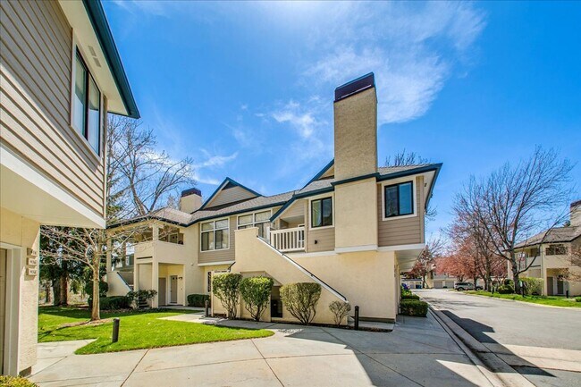 Building Photo - Elegant Condo Near the River