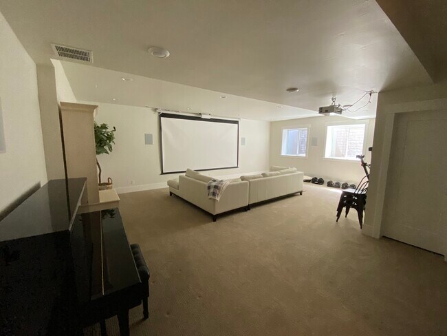 Building Photo - 530 Craftsman Way