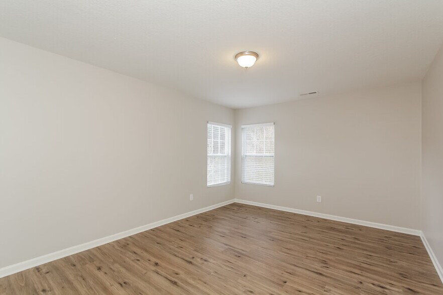 Building Photo - 11704 Village Pond Dr