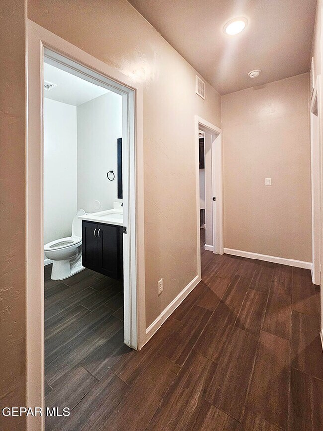 Building Photo - 13185 Tiverton Rd