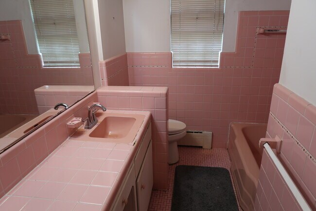 Building Photo - 3044 Kalamazoo Ave SE