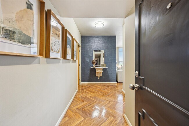 Building Photo - 2701 Westheimer Rd