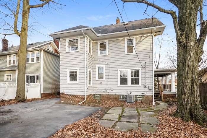 Building Photo - 12996 Cedar Rd