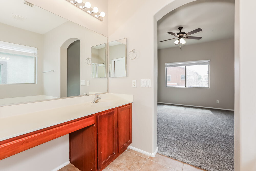 Building Photo - 735 W Fruit Tree Ln