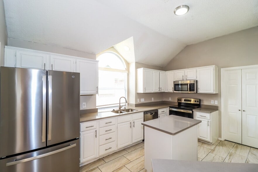 Building Photo - 2407 Springfield Dr