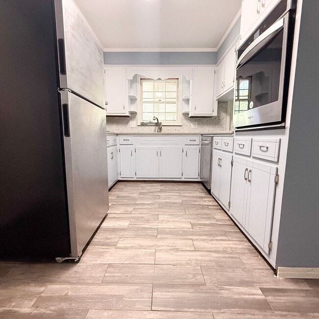 Building Photo - Updated 3-Bedroom with Bonus Room, Deck & Screened-In Porch