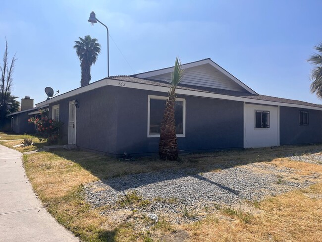 Primary Photo - 962 Monarch St