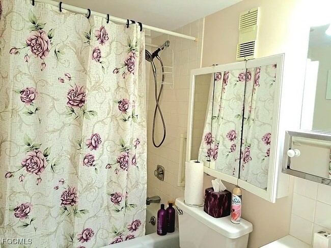 Building Photo - 2264 Winkler Ave