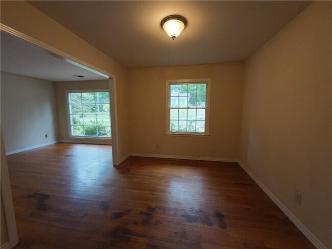 Building Photo - 5209 Maudelayne Dr N