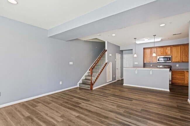 Building Photo - Exquisite brick-front duplex condo, ideall...
