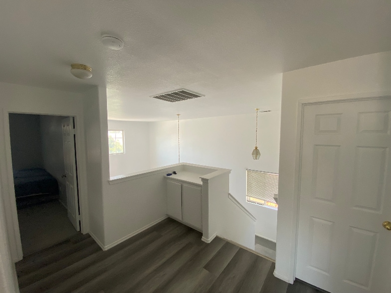 Building Photo - 15221 Hallmark Ln